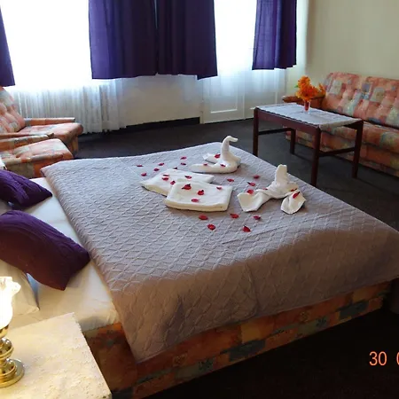Hana Hotel 3*